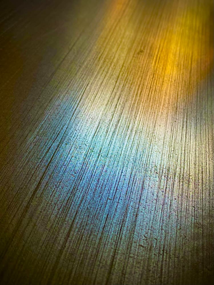 Detail kovového dekoru