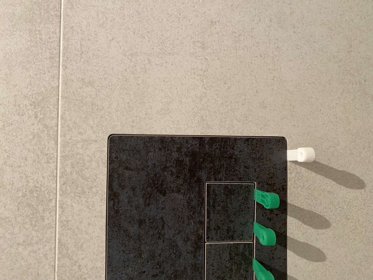 Instalace splachovacího panelu do obkladu